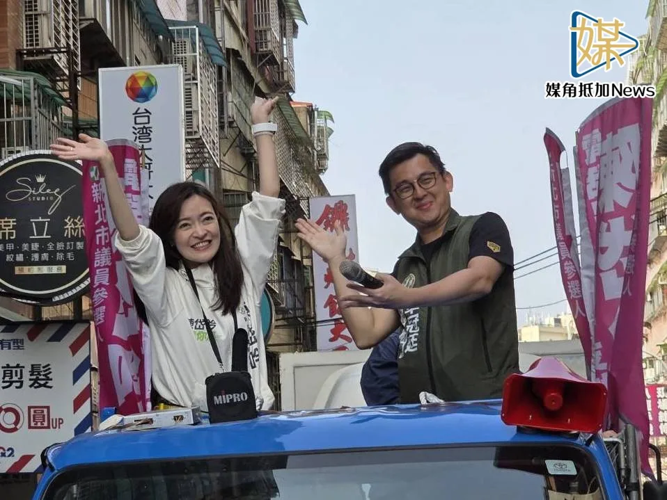 圖／新莊區議員參選人陳岱吟邀請新北市議員卓冠廷陪同車隊掃街。（陳岱吟提供）