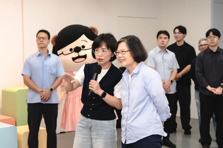 蔡英文開箱蘇巧慧競辦力挺新北選戰
