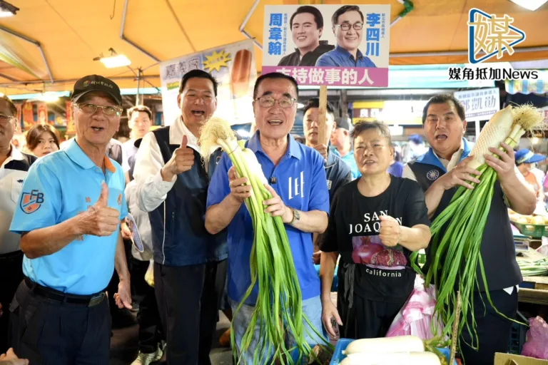 李四川板橋掃街拚基層　提醫療政策迎戰