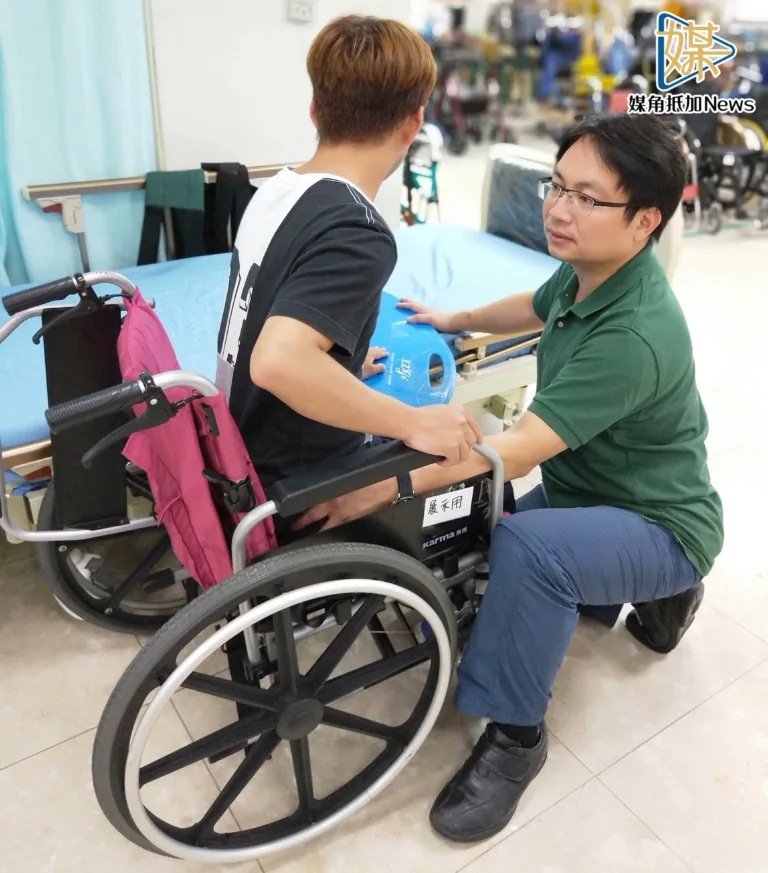 媒角／輔具助長輩站起來　女兒落淚見證奇蹟