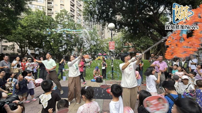 湧千人！開學前週末顏蔚慈加場泡泡派對