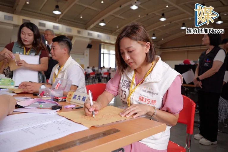 兩位媽媽候選人同框　陳乃瑜陪蘇巧慧拚新北