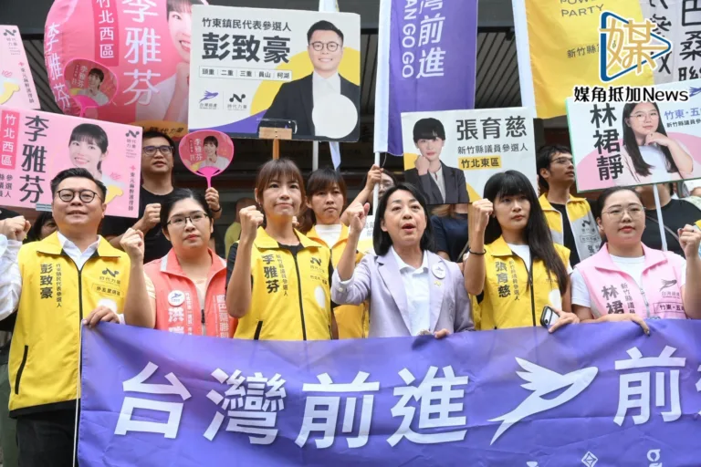 王婉諭陪6將登記　轟楊文科出國17趟縣政失焦