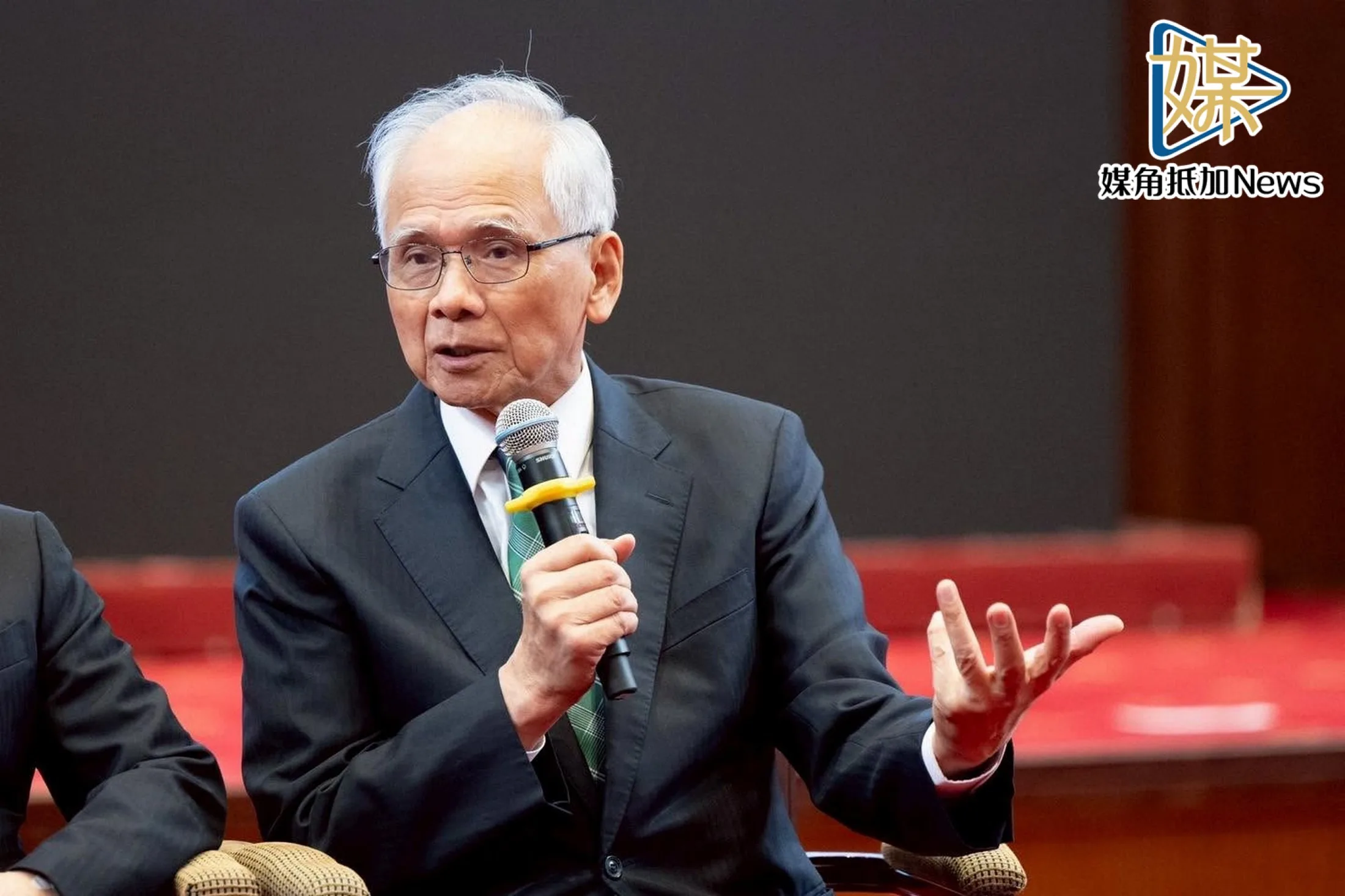 蔣萬安學歷爭議延燒　游錫堃喊躺著也中槍