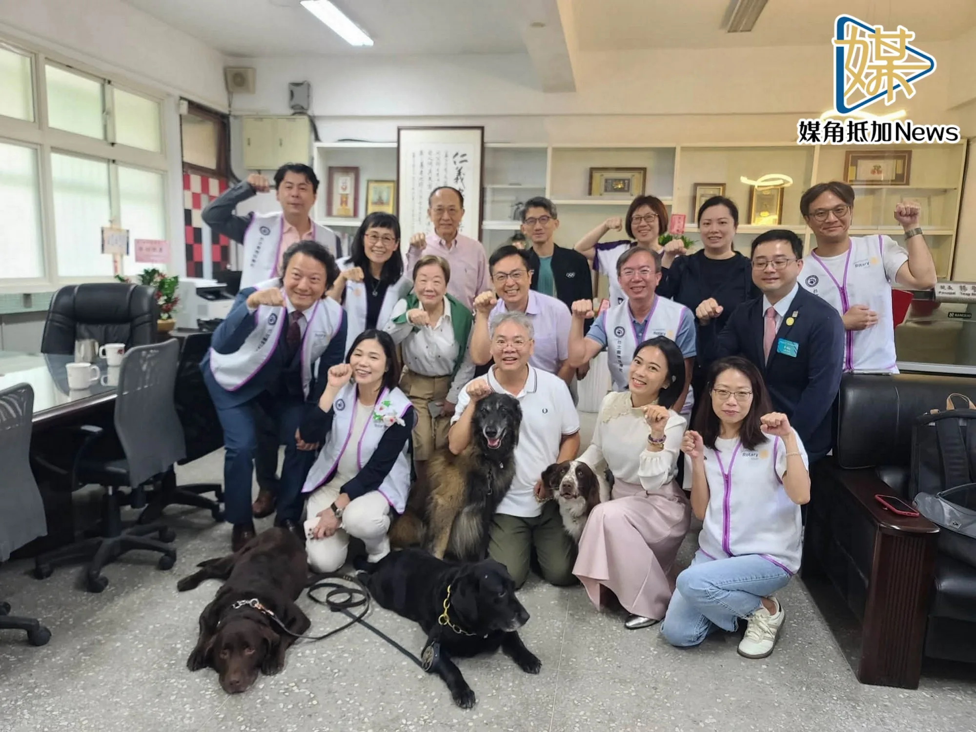媒角／失親女孩兩年不語　陪伴犬暖心互動讓她重新開口