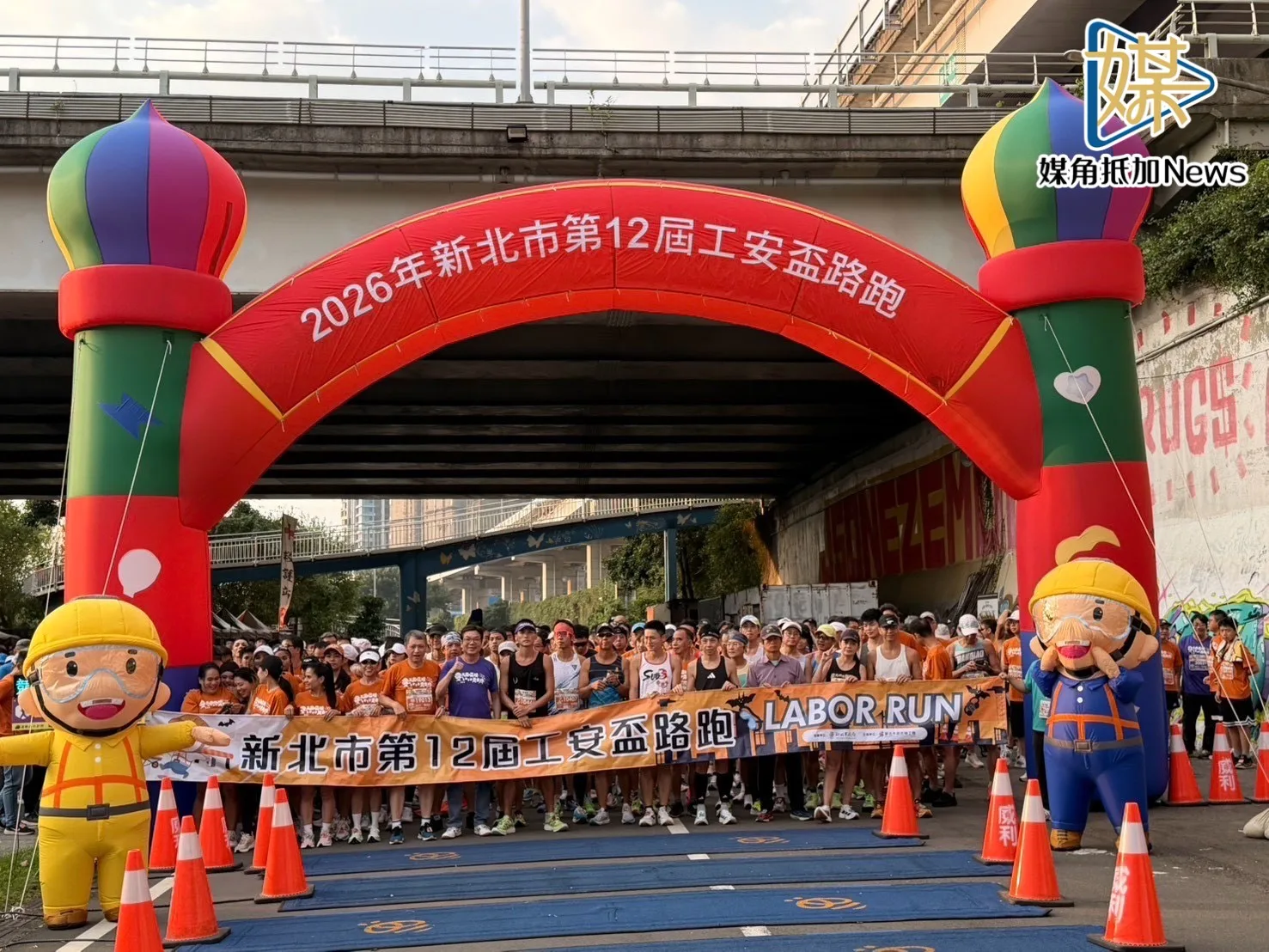 工安盃路跑近吸引3千人參與　 萬聖節蟑螂裝吸睛