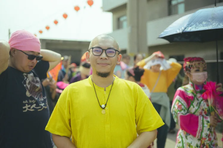 少年廟公楊庭俊參與宮廟活動。
